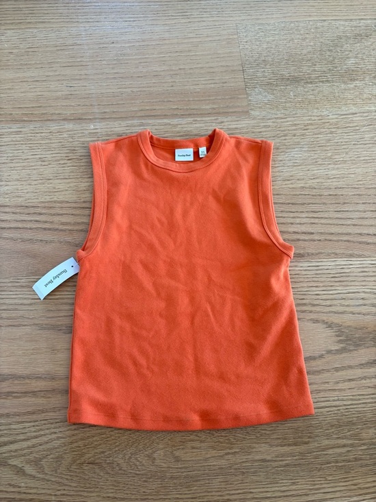 Aritzia Tops - Sunday best
Orange tank from Aritzia